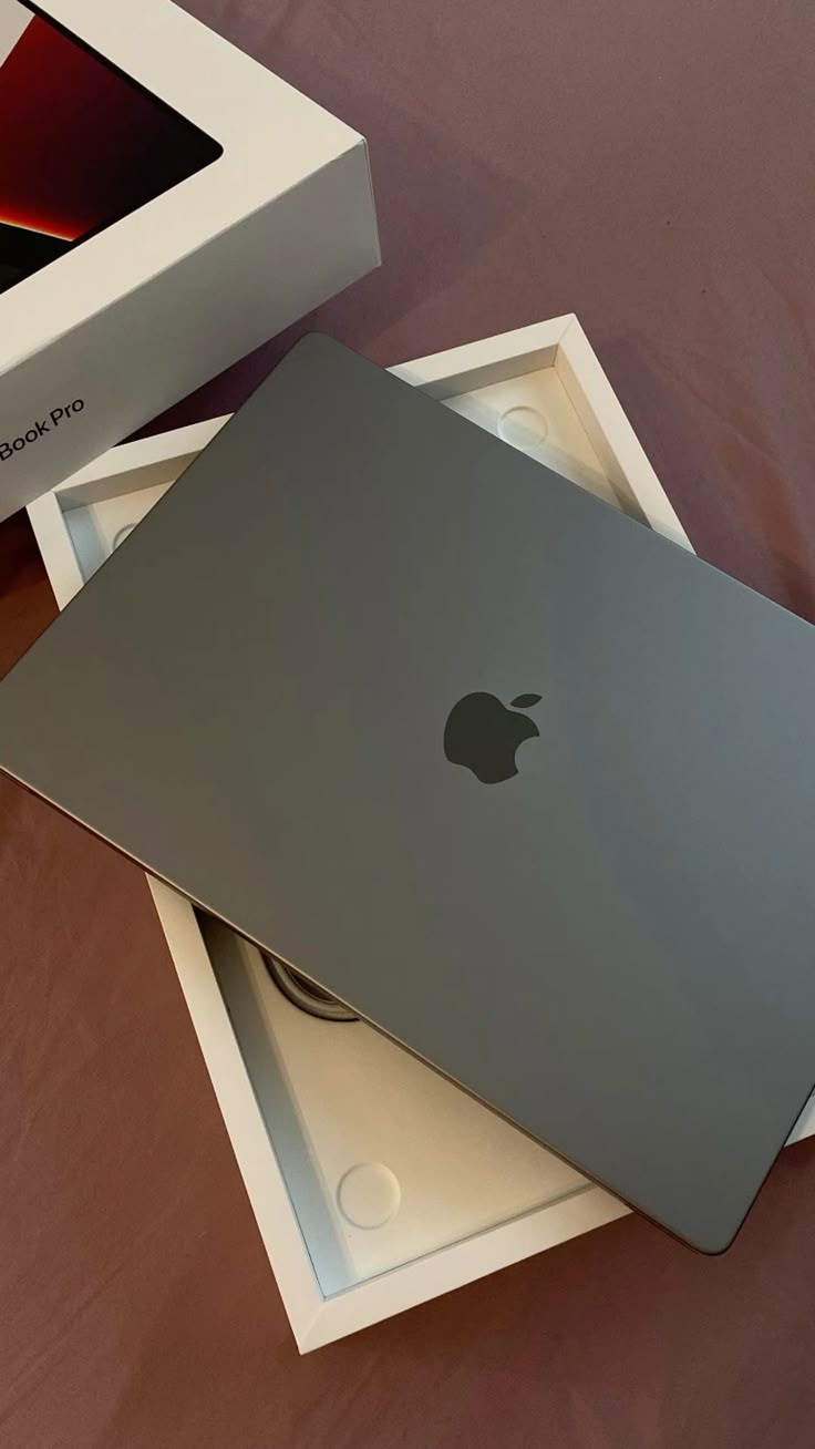 بستهبندی لوازم اداری حساس مانند کامپیوترها برای حمل از اصفهان